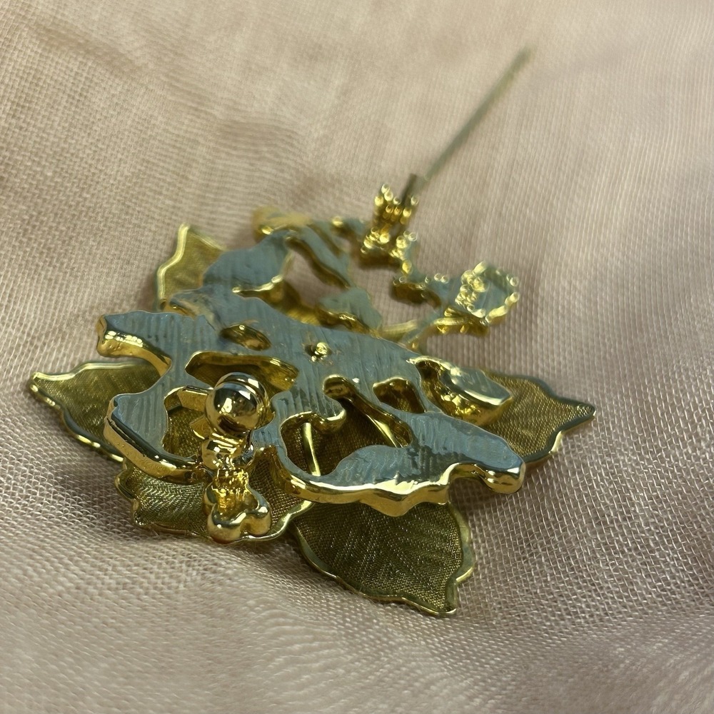 Kenneth Cole KC Gold Tone Mesh Poinsettia Brooch Christmas Holly Pine - Picture 3 of 4